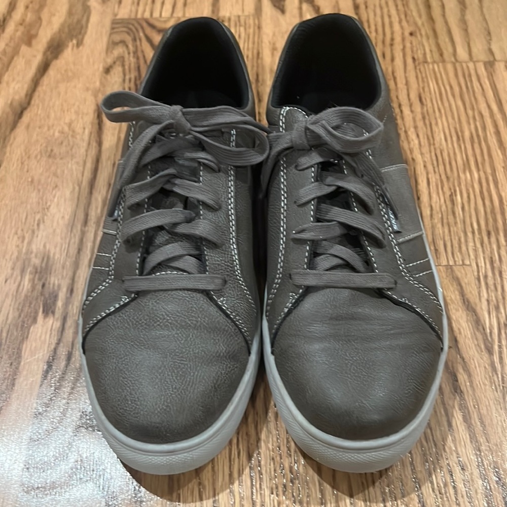Boy’s Skechers City Point Mendoza Casual Sneaker/Shoe.  Size 7